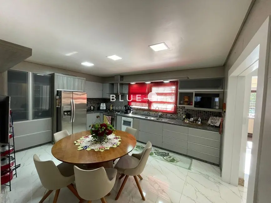 Casa com 4 quartos à venda, 265m2 em Torres - RS - imagem 2 Foto 2 de Casa com 4 quartos à venda, 265m2 em Torres - RS