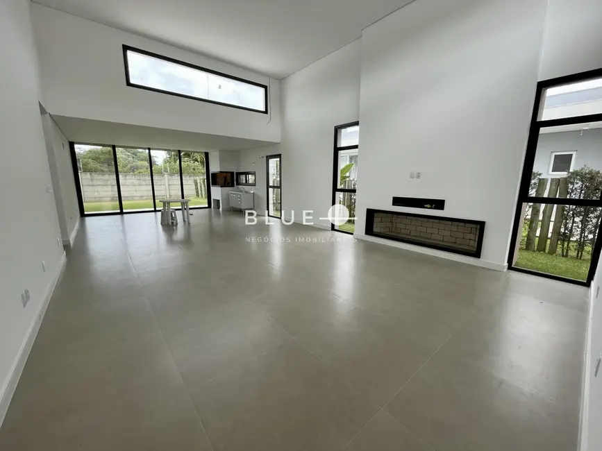 Casa de Condomínio com 3 quartos à venda, 225m2 em Torres - RS - imagem 4 Foto 4 de Casa de Condomínio com 3 quartos à venda, 225m2 em Torres - RS