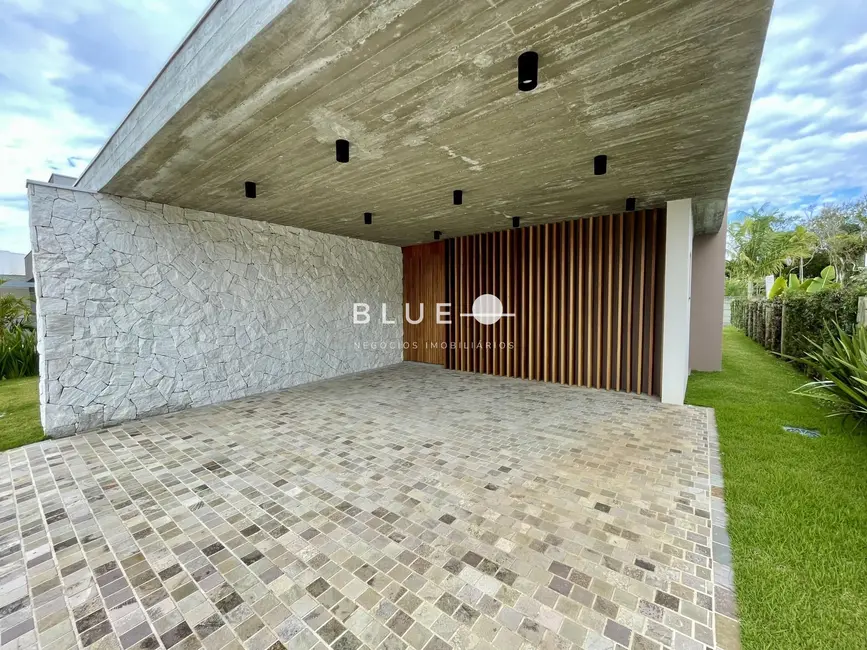 Casa de Condomínio com 3 quartos à venda, 225m2 em Torres - RS - imagem 2 Foto 2 de Casa de Condomínio com 3 quartos à venda, 225m2 em Torres - RS