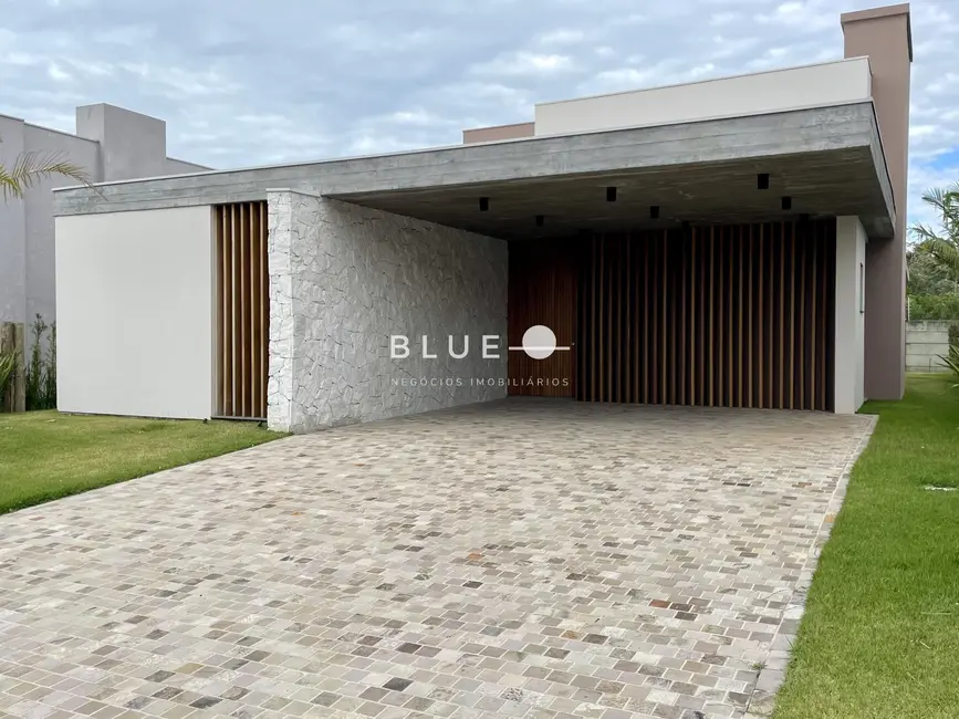 Casa de Condomínio com 3 quartos à venda, 225m2 em Torres - RS - imagem 1 Foto 1 de Casa de Condomínio com 3 quartos à venda, 225m2 em Torres - RS