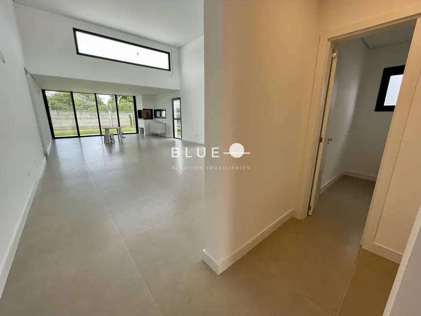 Casa de Condomínio com 3 quartos à venda, 225m2 em Torres - RS - imagem 3 Foto 3 de Casa de Condomínio com 3 quartos à venda, 225m2 em Torres - RS