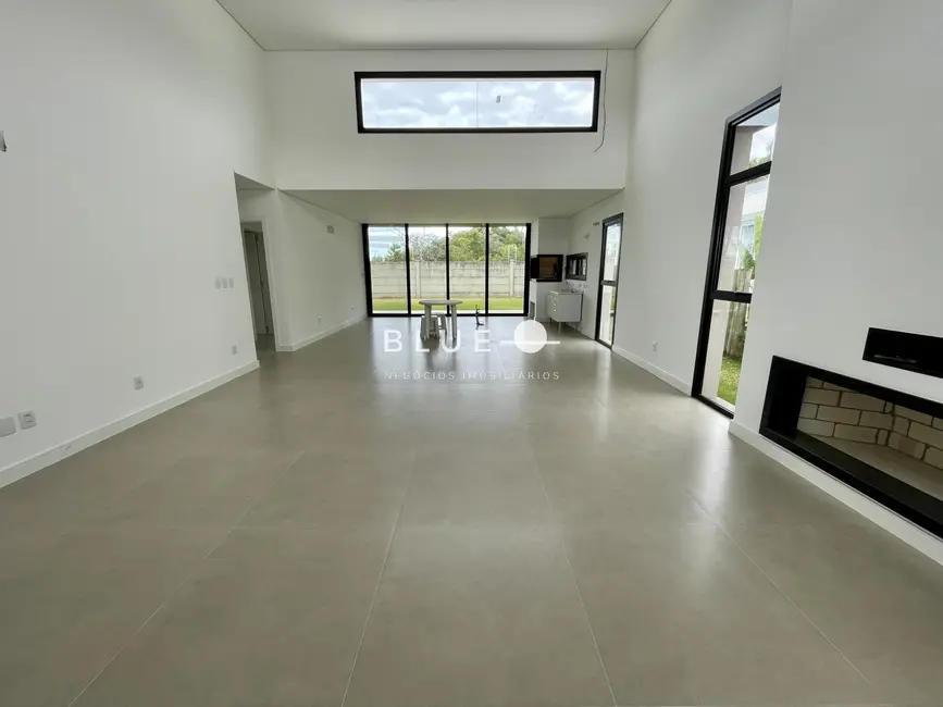 Casa de Condomínio com 3 quartos à venda, 225m2 em Torres - RS - imagem 5 Foto 5 de Casa de Condomínio com 3 quartos à venda, 225m2 em Torres - RS