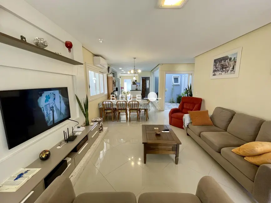 Casa com 3 quartos à venda, 200m2 em Torres - RS - imagem 6 Foto 6 de Casa com 3 quartos à venda, 200m2 em Torres - RS