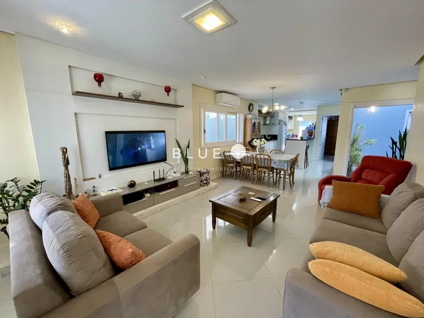 Casa com 3 quartos à venda, 200m2 em Torres - RS - imagem 5 Foto 5 de Casa com 3 quartos à venda, 200m2 em Torres - RS