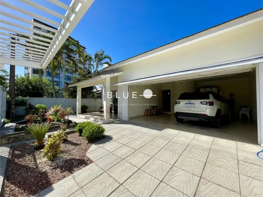 Casa com 3 quartos à venda, 200m2 em Torres - RS - imagem 2 Foto 2 de Casa com 3 quartos à venda, 200m2 em Torres - RS