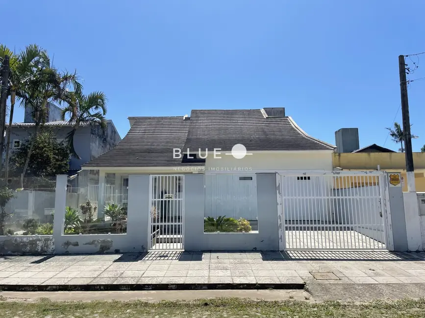 Casa com 3 quartos à venda, 200m2 em Torres - RS - imagem 1 Foto 1 de Casa com 3 quartos à venda, 200m2 em Torres - RS