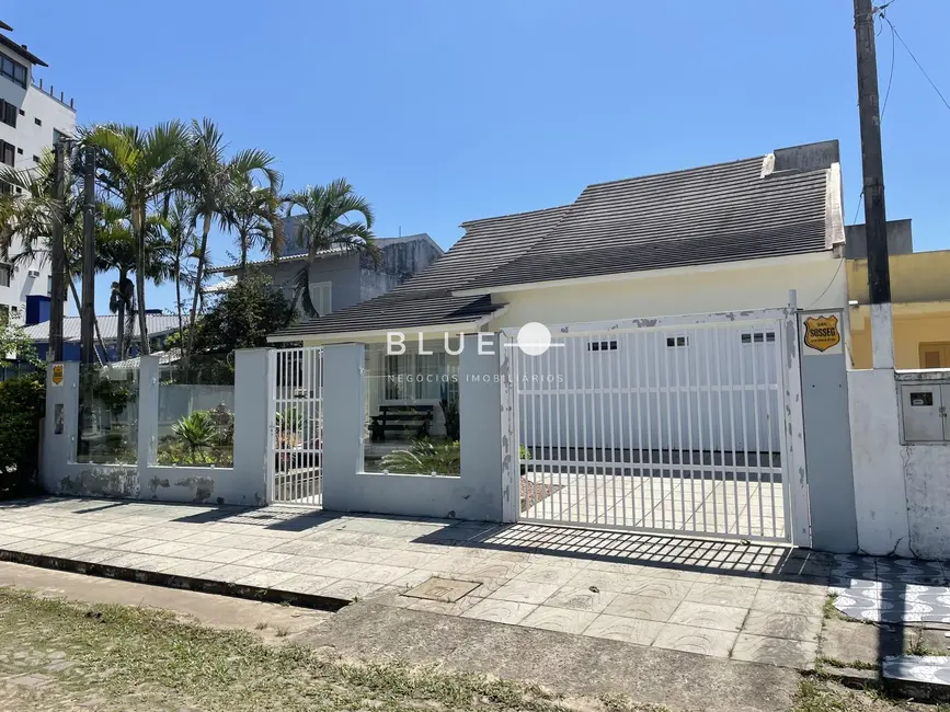 Casa com 3 quartos à venda, 200m2 em Torres - RS - imagem 2 Foto 2 de Casa com 3 quartos à venda, 200m2 em Torres - RS