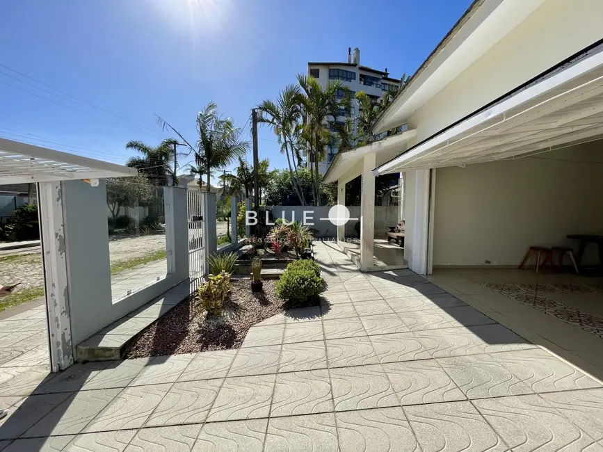 Casa com 3 quartos à venda, 200m2 em Torres - RS - imagem 3 Foto 3 de Casa com 3 quartos à venda, 200m2 em Torres - RS