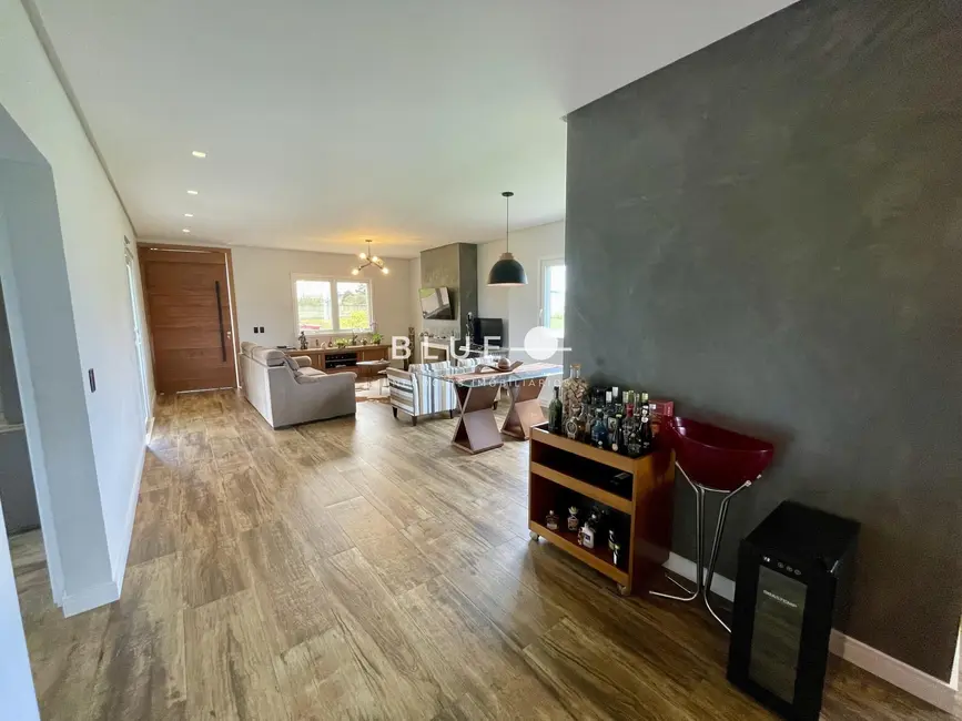 Casa de Condomínio com 4 quartos à venda, 214m2 em Torres - RS - imagem 6 Foto 6 de Casa de Condomínio com 4 quartos à venda, 214m2 em Torres - RS