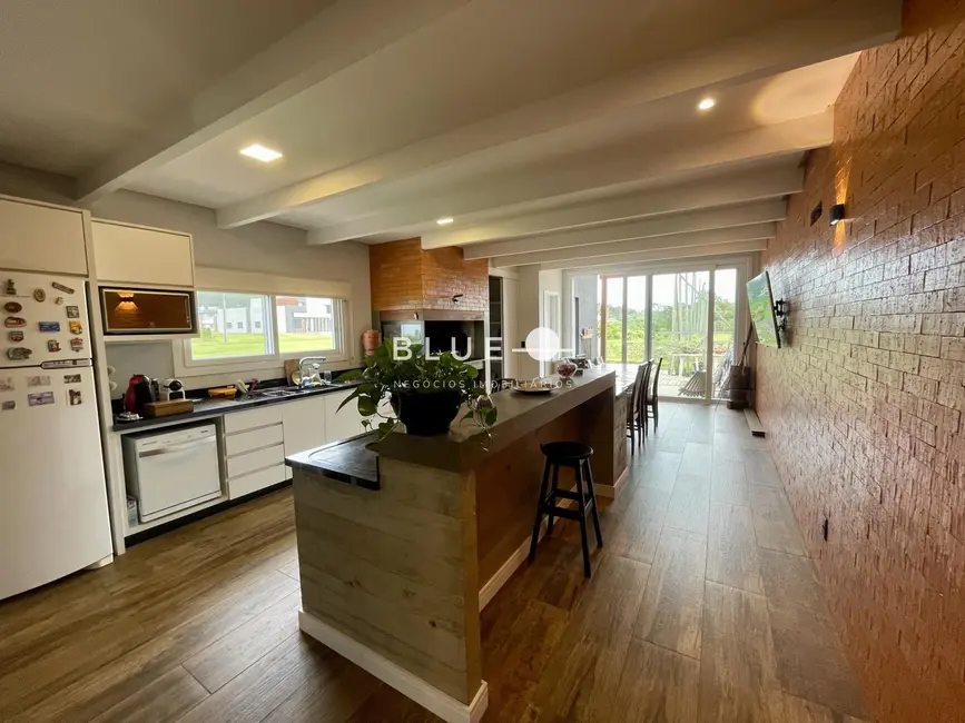 Casa de Condomínio com 4 quartos à venda, 214m2 em Torres - RS - imagem 7 Foto 7 de Casa de Condomínio com 4 quartos à venda, 214m2 em Torres - RS