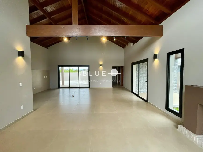 Foto 3 de Casa com 3 quartos à venda, 215m2 em Torres - RS