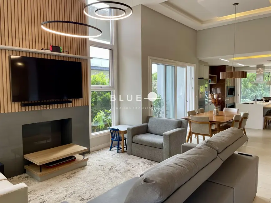 Foto 1 de Casa de Condomínio com 4 quartos à venda, 393m2 em Torres - RS