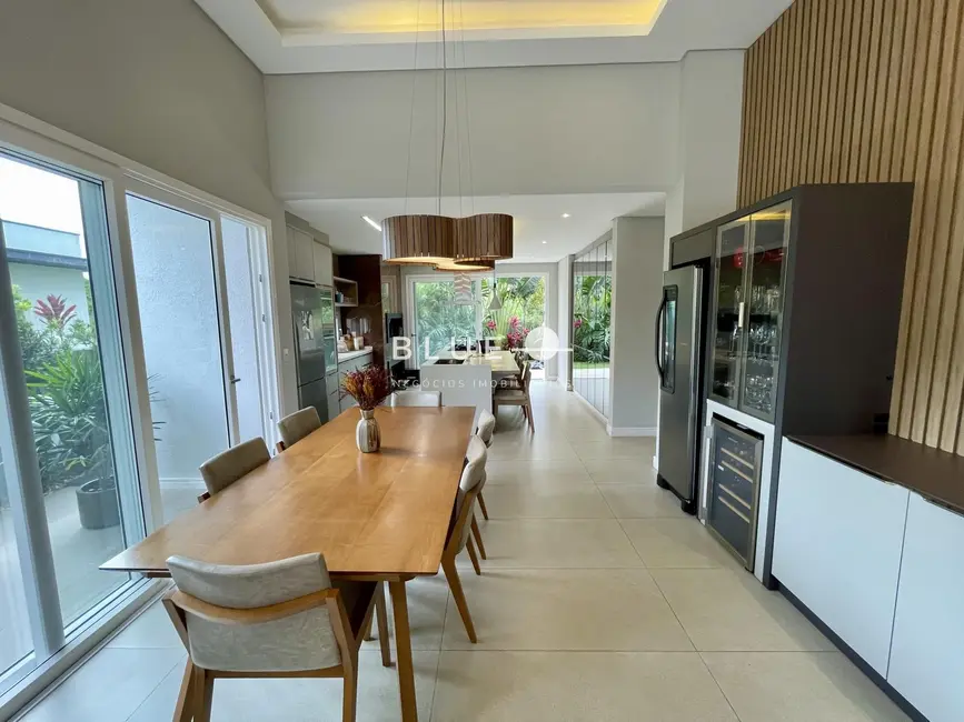 Foto 4 de Casa de Condomínio com 4 quartos à venda, 393m2 em Torres - RS