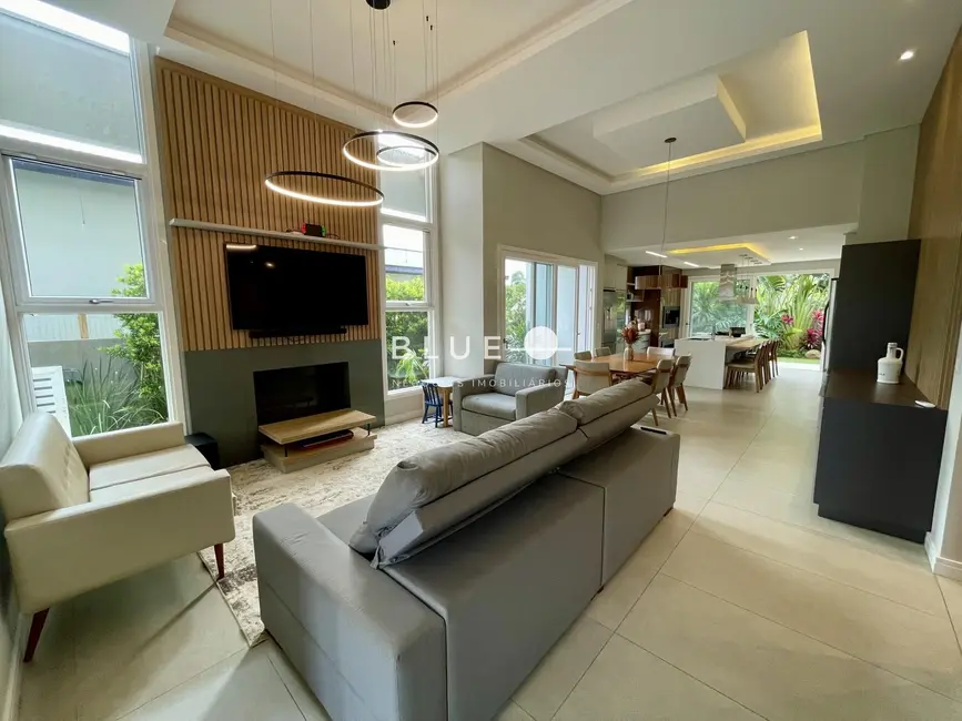 Foto 2 de Casa de Condomínio com 4 quartos à venda, 393m2 em Torres - RS