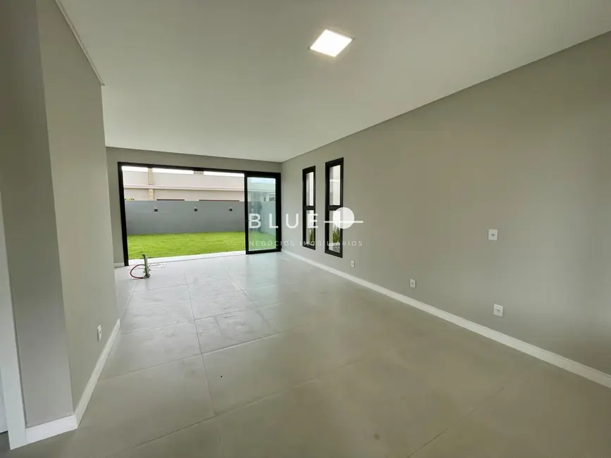 Foto 2 de Sobrado com 3 quartos à venda, 140m2 em Torres - RS