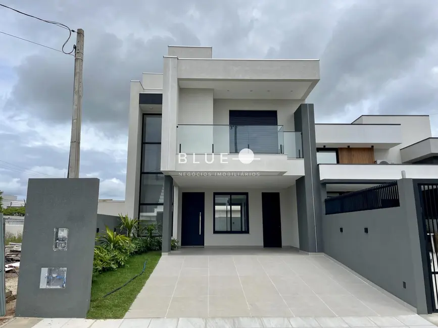 Foto 1 de Sobrado com 3 quartos à venda, 140m2 em Torres - RS