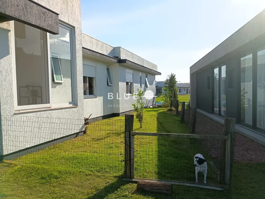 Foto 3 de Casa de Condomínio com 3 quartos à venda, 260m2 em Torres - RS