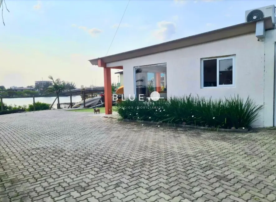 Foto 2 de Casa com 4 quartos à venda, 150m2 em Torres - RS