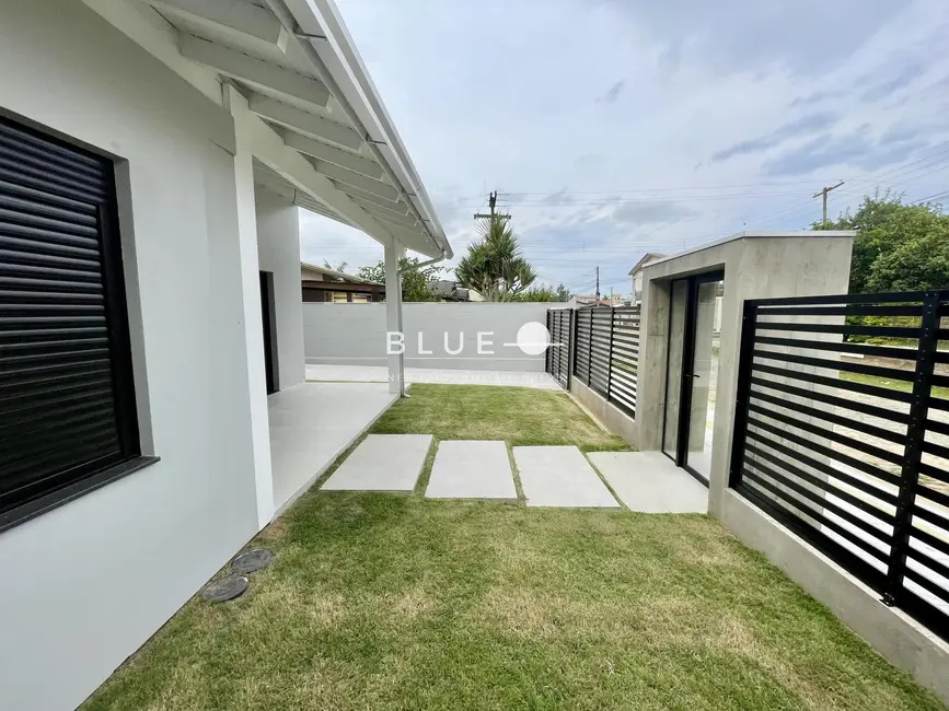 Foto 3 de Casa com 4 quartos à venda, 284m2 em Torres - RS