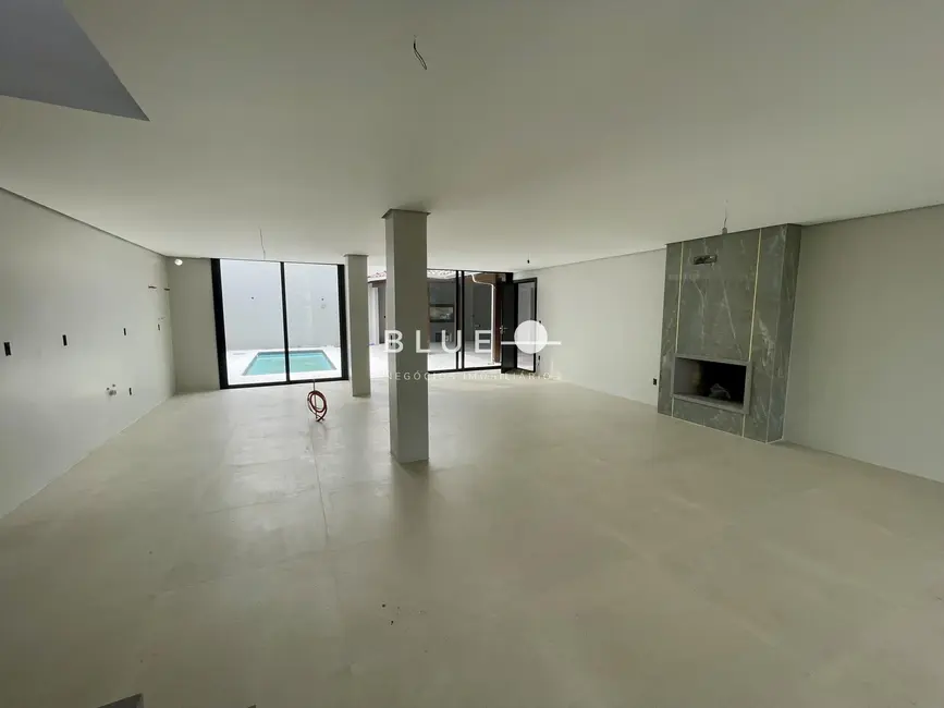 Foto 6 de Casa com 4 quartos à venda, 284m2 em Torres - RS