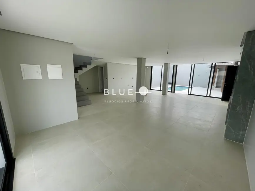 Foto 9 de Casa com 4 quartos à venda, 284m2 em Torres - RS