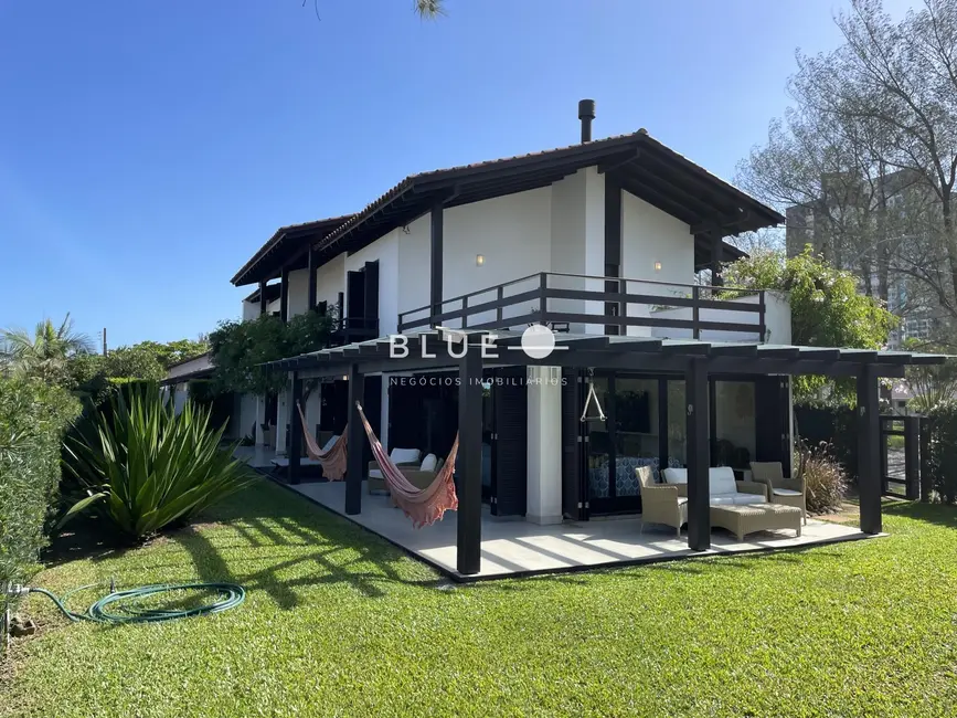 Foto 1 de Casa com 5 quartos à venda, 517m2 em Torres - RS