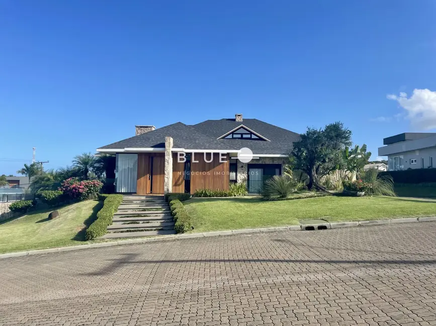 Foto 1 de Casa de Condomínio com 4 quartos à venda, 530m2 em Torres - RS