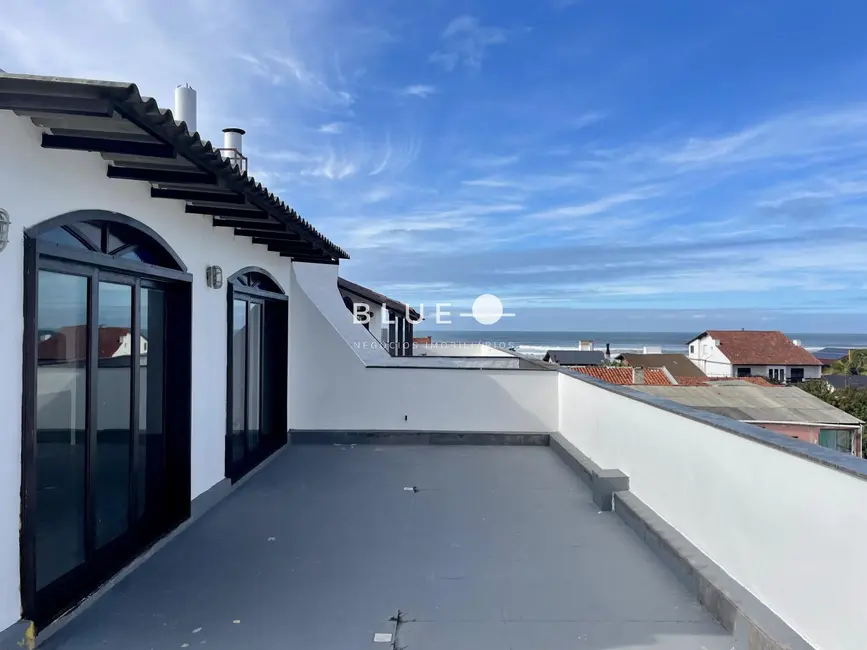 Foto 1 de Cobertura com 3 quartos à venda, 220m2 em Torres - RS