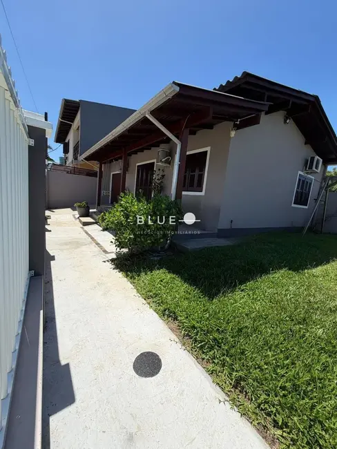 Foto 4 de Casa com 2 quartos à venda, 81m2 em Torres - RS