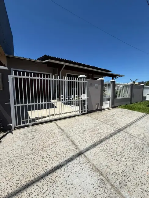 Foto 1 de Casa com 2 quartos à venda, 81m2 em Torres - RS