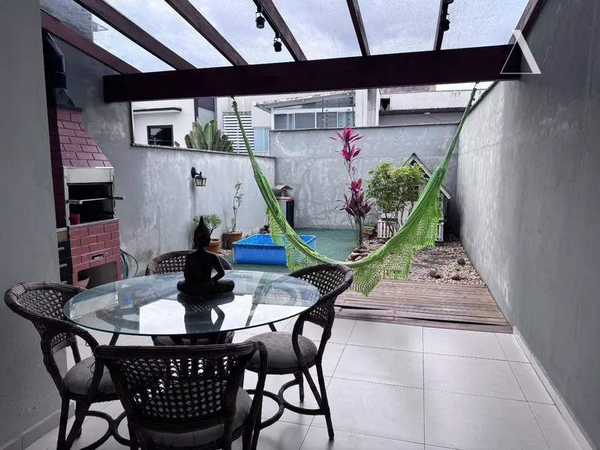 Casa com 3 quartos à venda, 135m2 em Saguaçu, Joinville - SC - imagem 1 Foto 1 de Casa com 3 quartos à venda, 135m2 em Saguaçu, Joinville - SC