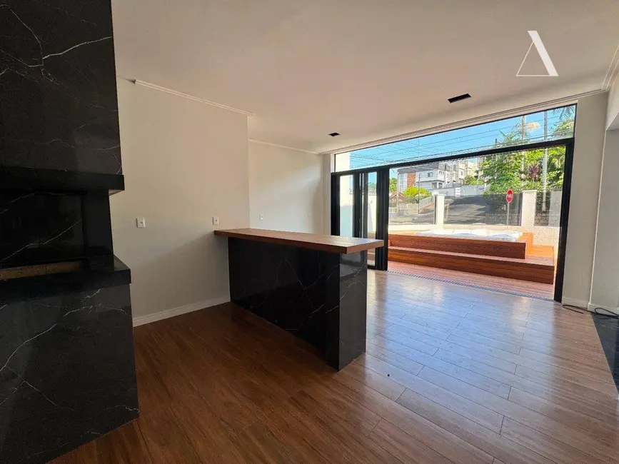 Foto 7 de Casa com 3 quartos à venda, 178m2 em Floresta, Joinville - SC