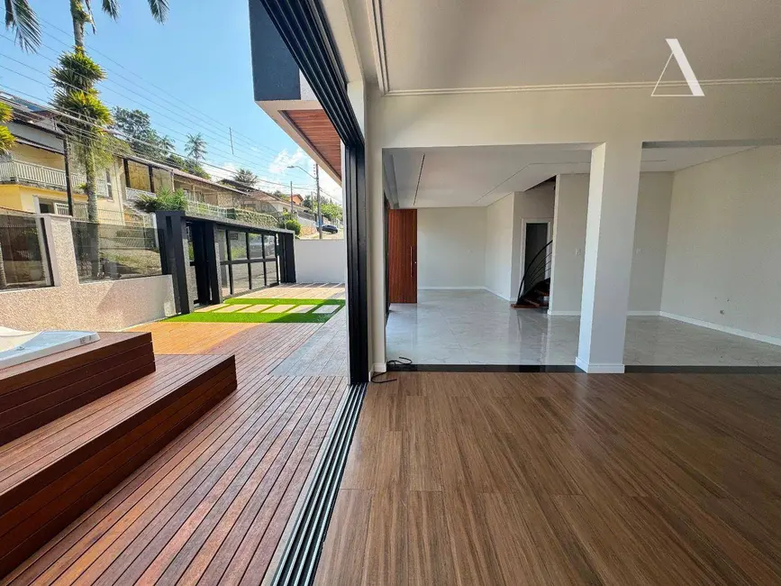 Foto 4 de Casa com 3 quartos à venda, 178m2 em Floresta, Joinville - SC