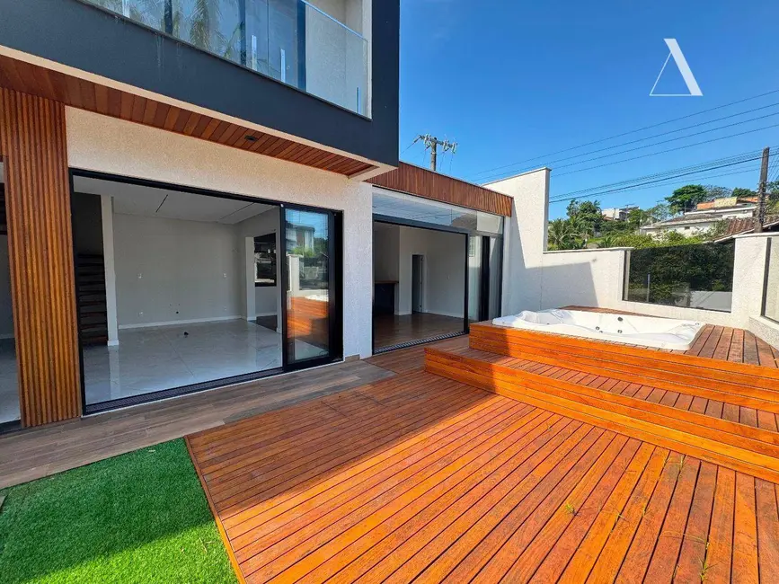 Foto 2 de Casa com 3 quartos à venda, 178m2 em Floresta, Joinville - SC