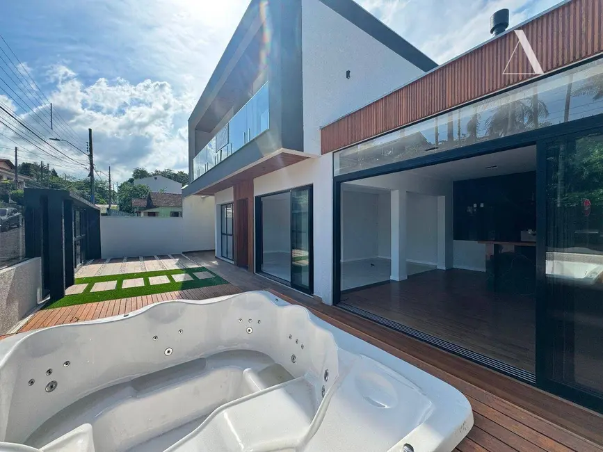 Foto 1 de Casa com 3 quartos à venda, 178m2 em Floresta, Joinville - SC