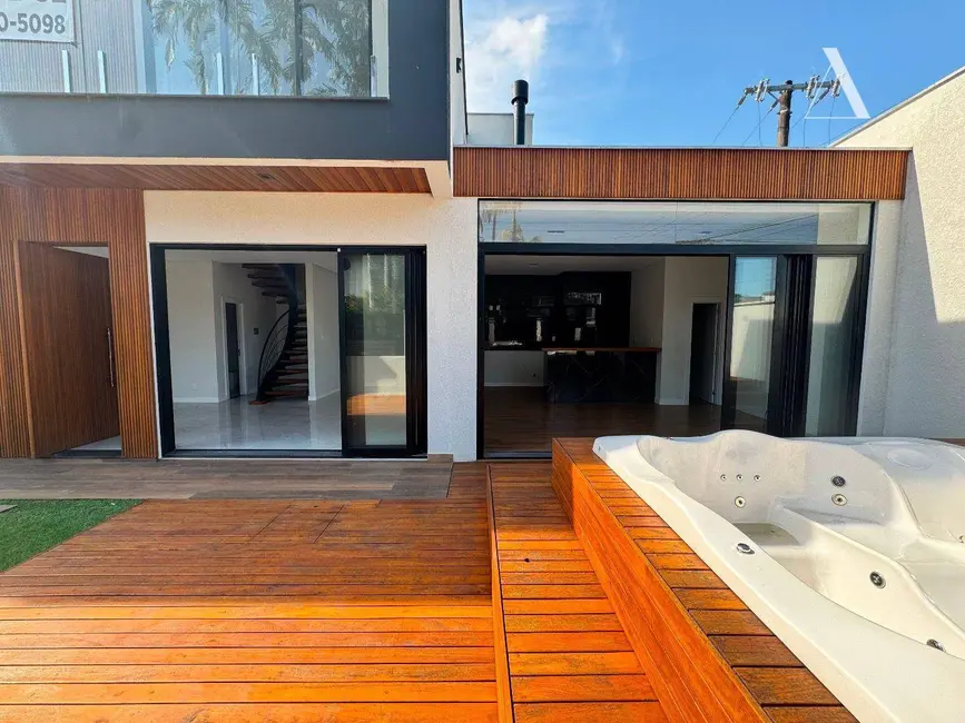 Foto 3 de Casa com 3 quartos à venda, 178m2 em Floresta, Joinville - SC