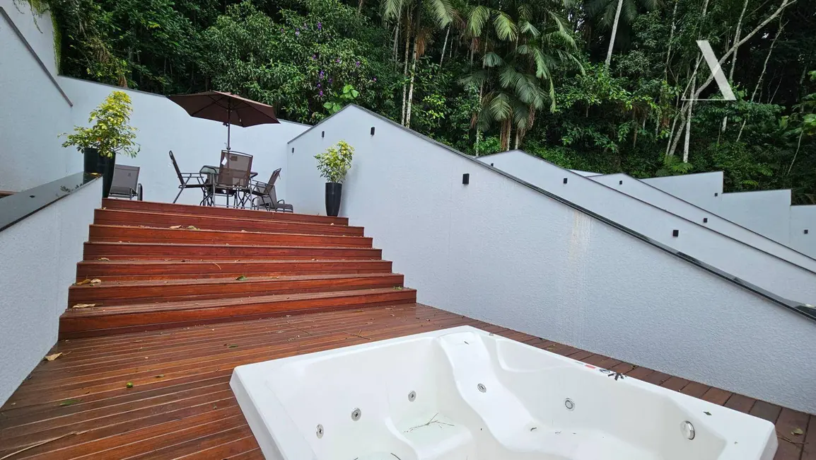 Foto 8 de Casa com 3 quartos à venda, 375m2 em Glória, Joinville - SC