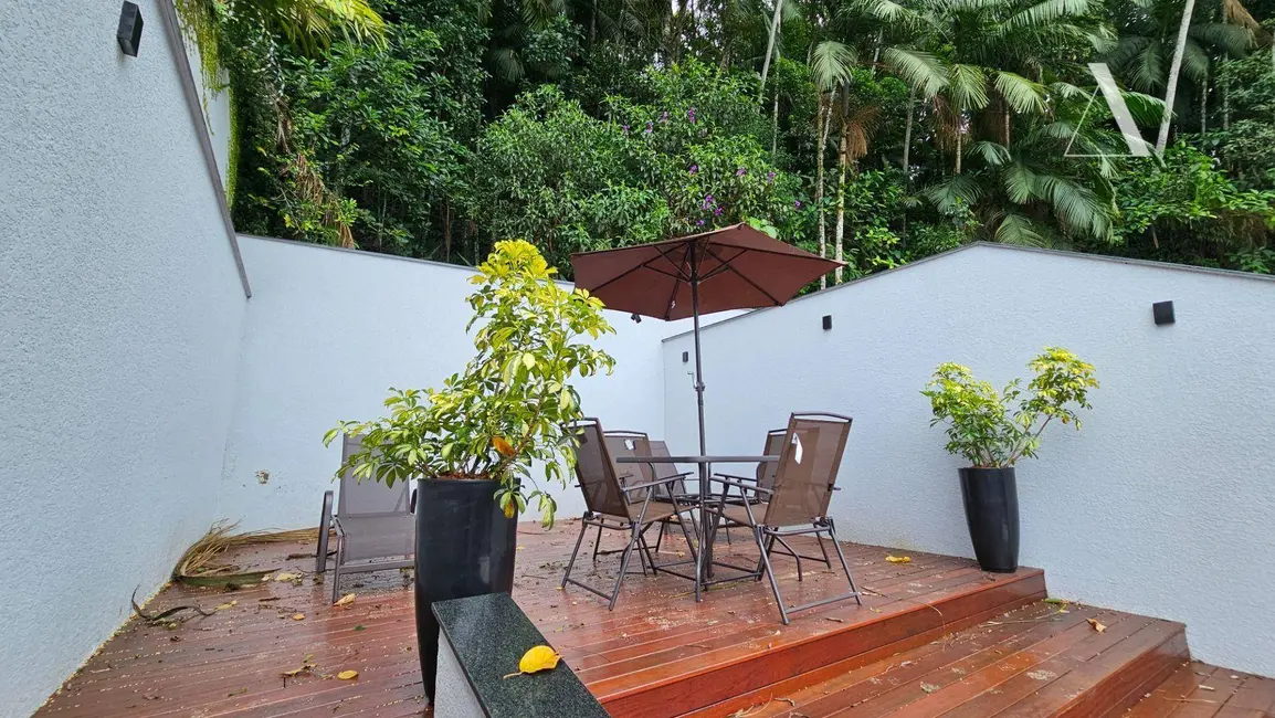 Foto 9 de Casa com 3 quartos à venda, 375m2 em Glória, Joinville - SC