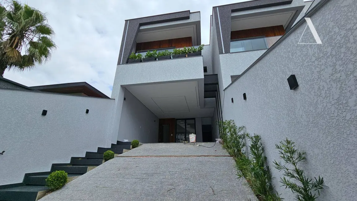 Foto 1 de Casa com 3 quartos à venda, 375m2 em Glória, Joinville - SC