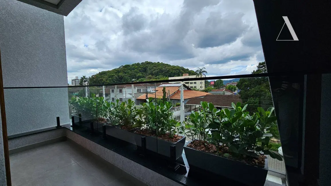 Foto 3 de Casa com 3 quartos à venda, 375m2 em Glória, Joinville - SC