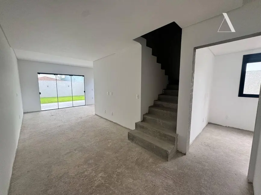 Foto 5 de Casa com 3 quartos à venda, 210m2 em Santo Antônio, Joinville - SC