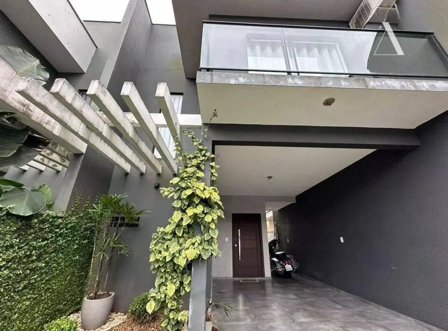 Foto 1 de Casa com 3 quartos à venda, 140m2 em Vila Nova, Joinville - SC