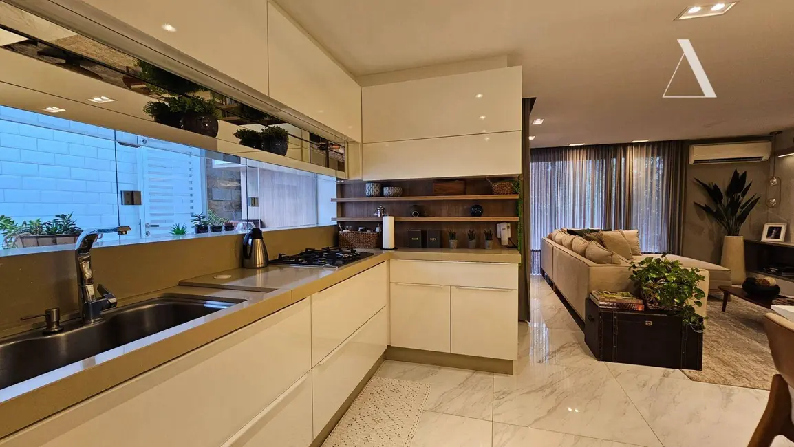 Casa com 3 quartos à venda, 212m2 em Saguaçu, Joinville - SC - imagem 8 Foto 8 de Casa com 3 quartos à venda, 212m2 em Saguaçu, Joinville - SC