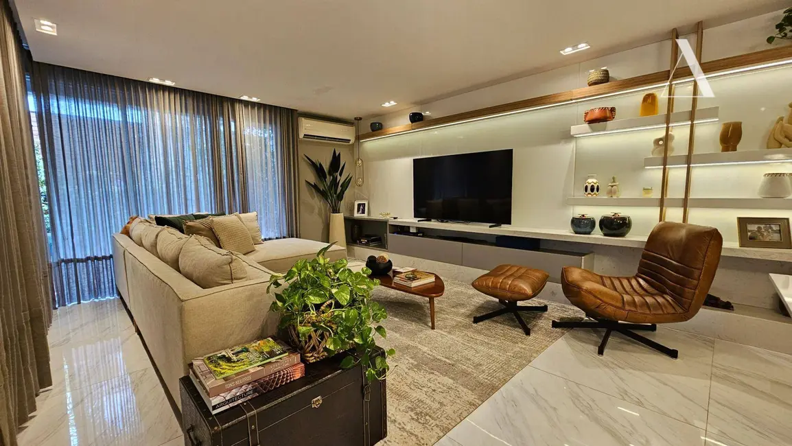 Casa com 3 quartos à venda, 212m2 em Saguaçu, Joinville - SC - imagem 2 Foto 2 de Casa com 3 quartos à venda, 212m2 em Saguaçu, Joinville - SC