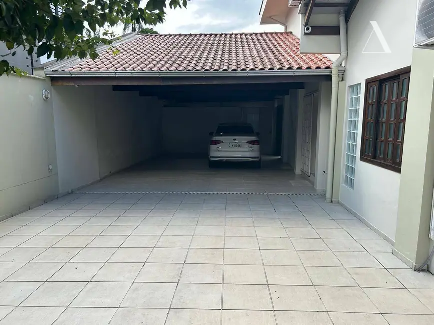 Foto 2 de Casa com 3 quartos à venda, 306m2 em Saguaçu, Joinville - SC
