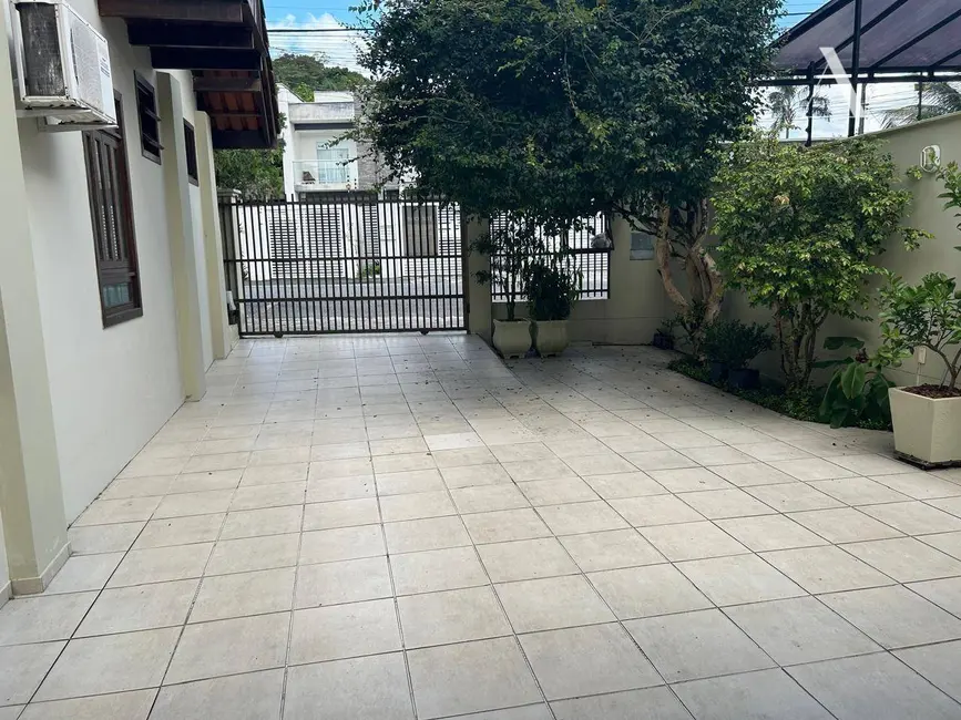 Foto 3 de Casa com 3 quartos à venda, 306m2 em Saguaçu, Joinville - SC