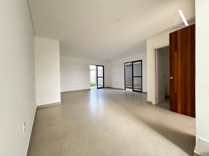 Foto 2 de Casa com 3 quartos à venda, 178m2 em Floresta, Joinville - SC