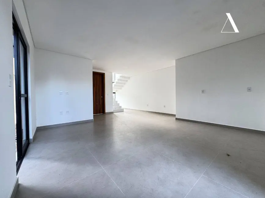 Foto 3 de Casa com 3 quartos à venda, 178m2 em Floresta, Joinville - SC