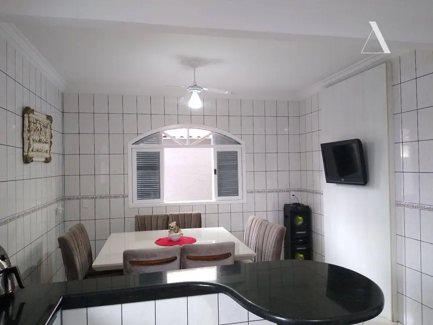 Foto 3 de Casa com 4 quartos à venda, 360m2 em Vila Nova, Joinville - SC