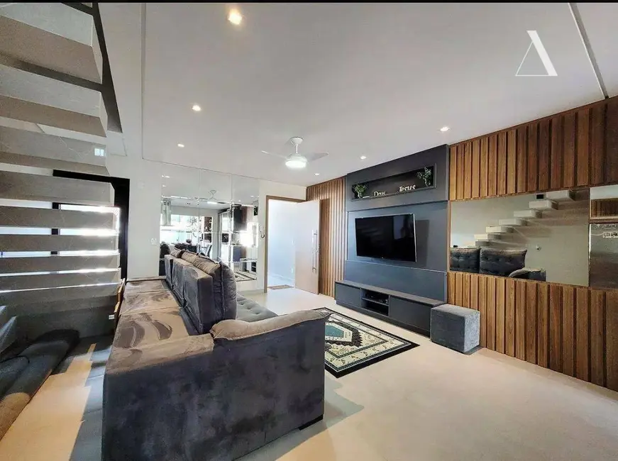 Foto 2 de Casa com 3 quartos à venda, 162m2 em Santo Antônio, Joinville - SC